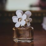Cele mai bune parfumuri Marc Jacobs pentru femei: Ghidul nostru complet